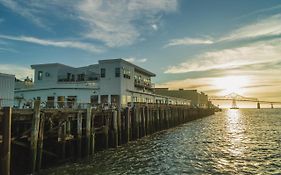 Bowline Hotel